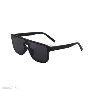 Good quality trendy flat top plastic frame polarized lens sunglasses