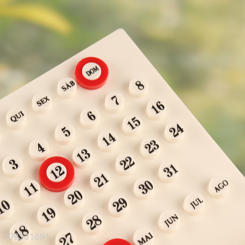 China factory MDF calendar ornaments for desktop