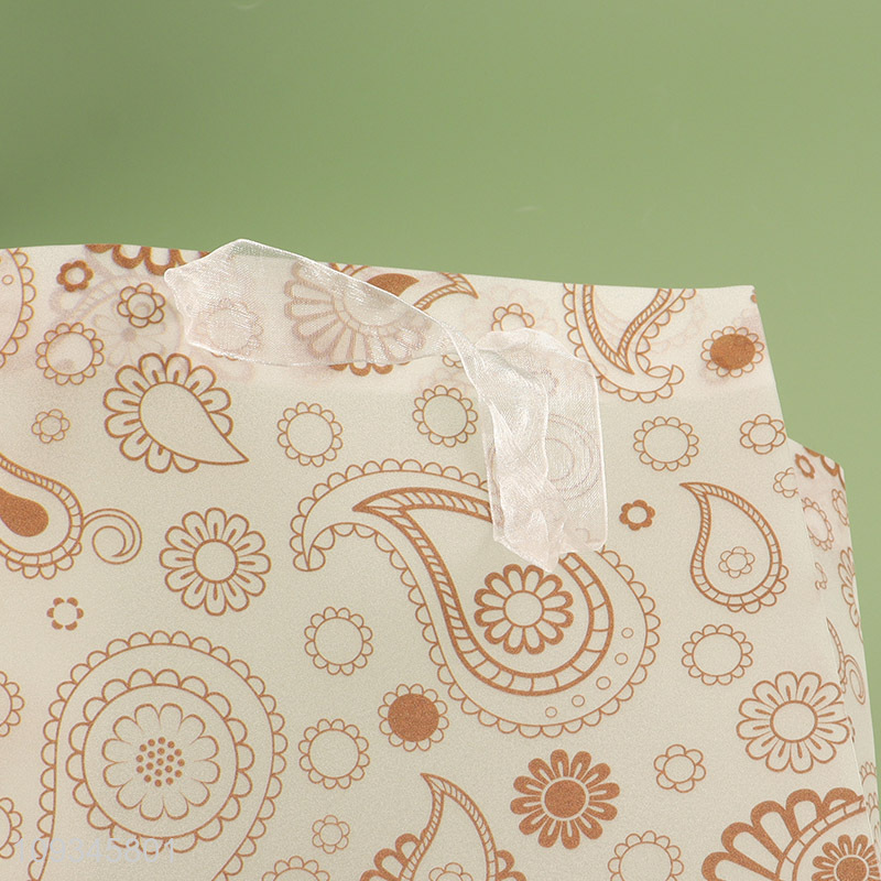 Yiwu market  gifts packaging bag paper bag for sale