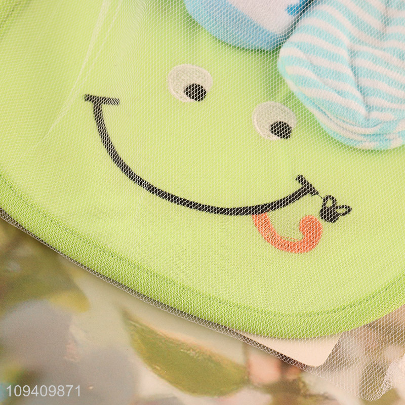 Low price cute bib & baby socks gift set